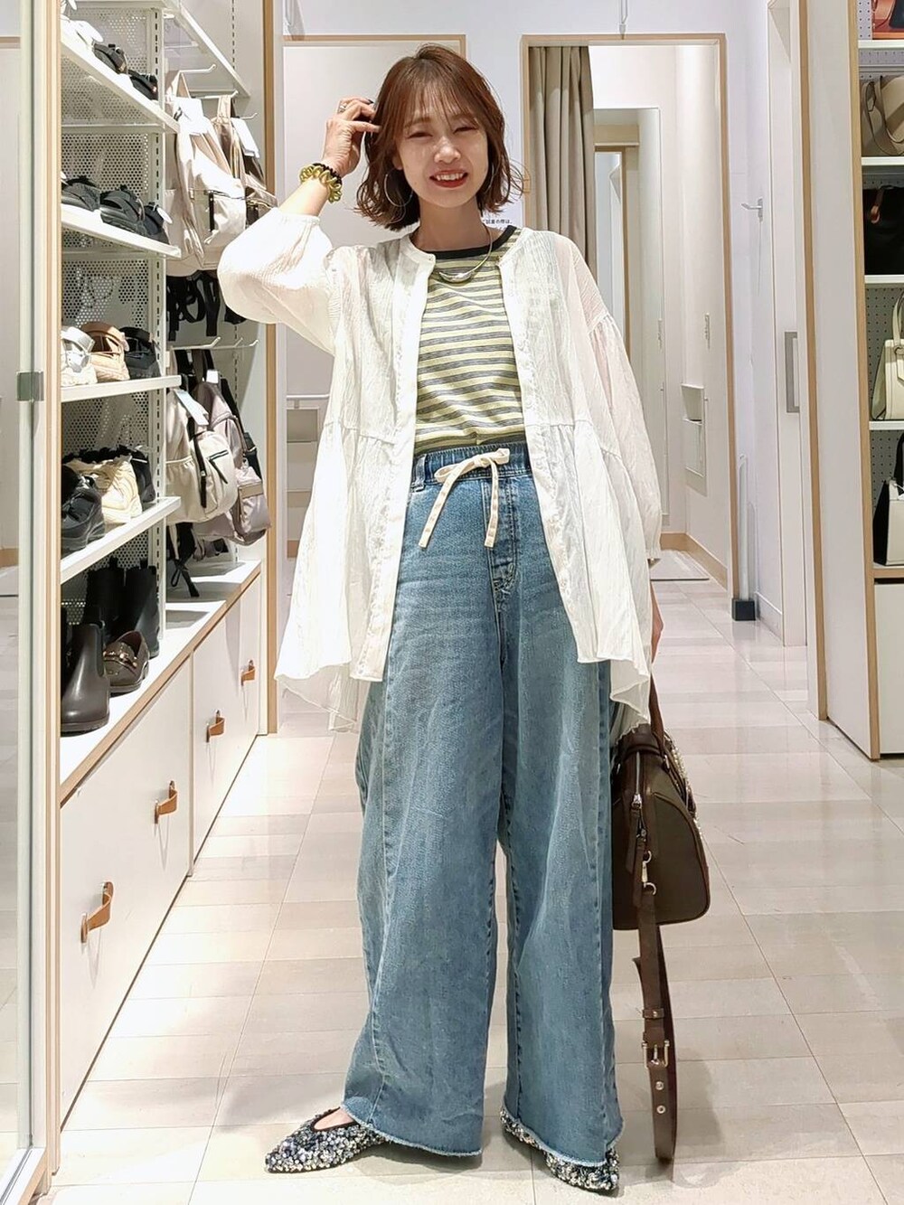 「きれいめ、ベーシック/シンプル、着痩せ・細見え、ママコーデ、体型カバー、カジュアル、GLOBAL WORK」|「GLOBAL WORKのGOODデニムカーブパンツ/143956(デニムパンツ、グレー系)」を使った、せこ子さん(レディース・159cm)の春コーディネートの3枚目の写真