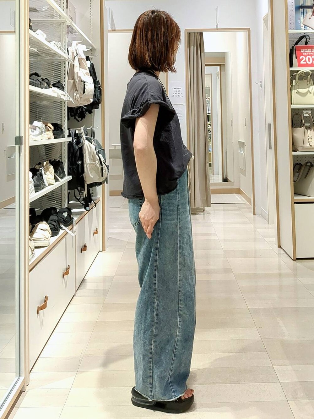 「きれいめ、ベーシック/シンプル、着痩せ・細見え、ママコーデ、体型カバー、カジュアル、GLOBAL WORK」｜「GLOBAL WORKのマルチWAYパールチャーム/251929（キーケース/キーアクセサリー、ブルー系）」を使った、せこ子さん（レディース・159cm）の春コーディネートの7枚目の写真