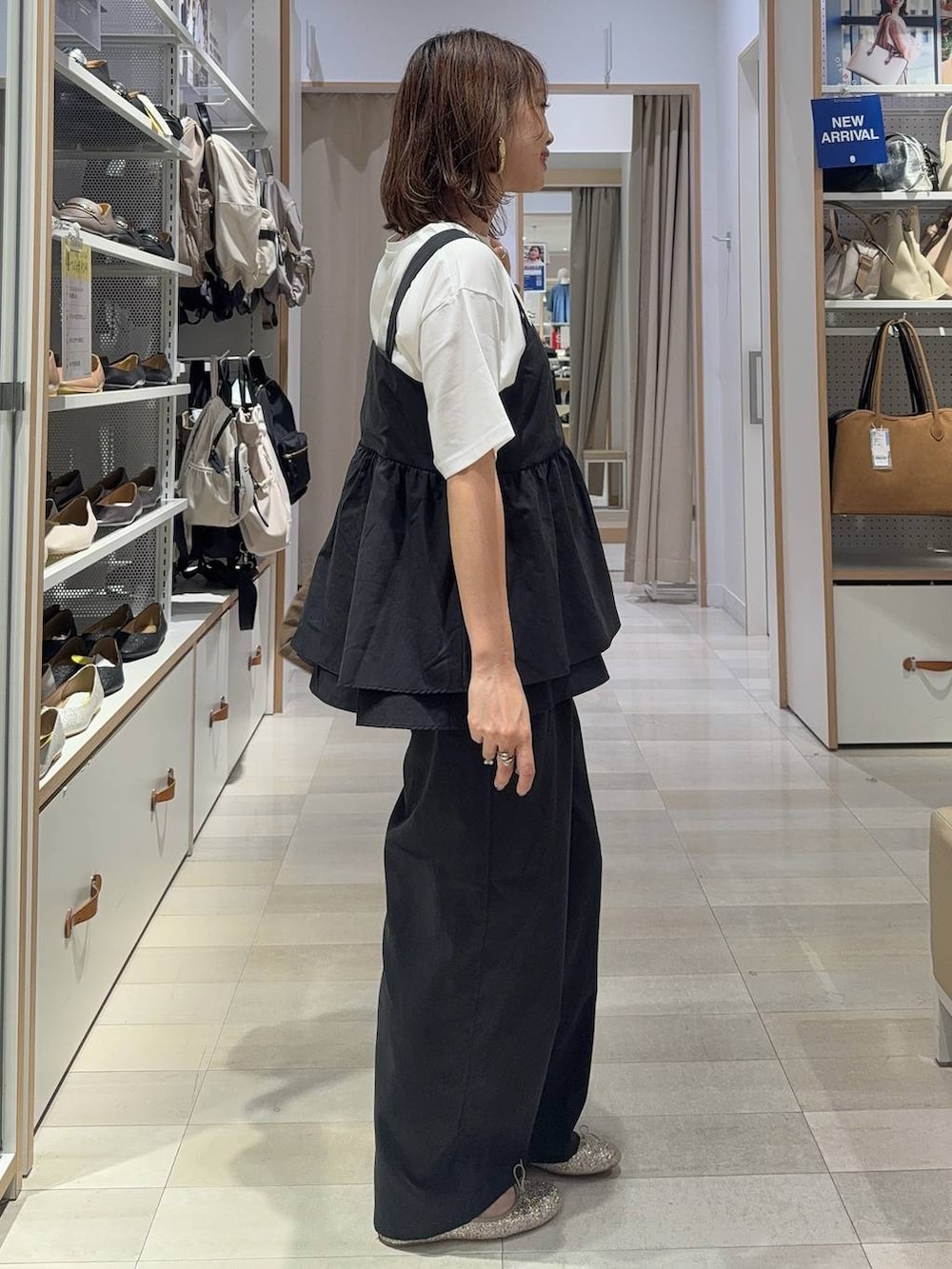 「きれいめ、ベーシック/シンプル、着痩せ・細見え、ママコーデ、体型カバー、カジュアル、GLOBAL WORK」|「GLOBAL WORKのらくっション撥水バレエ/135873(バレエシューズ、ゴールド系)」を使った、せこ子さん(レディース・159cm)の夏コーディネートの6枚目の写真