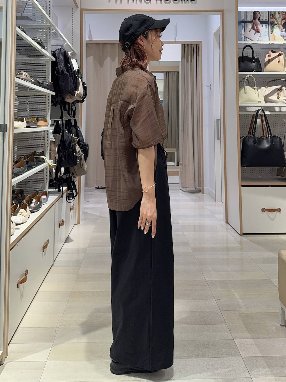 「きれいめ、ベーシック/シンプル、着痩せ・細見え、ママコーデ、体型カバー、カジュアル、GLOBAL WORK」|「GLOBAL WORKのNEW ERA/カジュアルクラシックCAP/260080(キャップ、ブラック系)」を使った、せこ子さん(レディース・159cm)の夏コーディネートの5枚目の写真