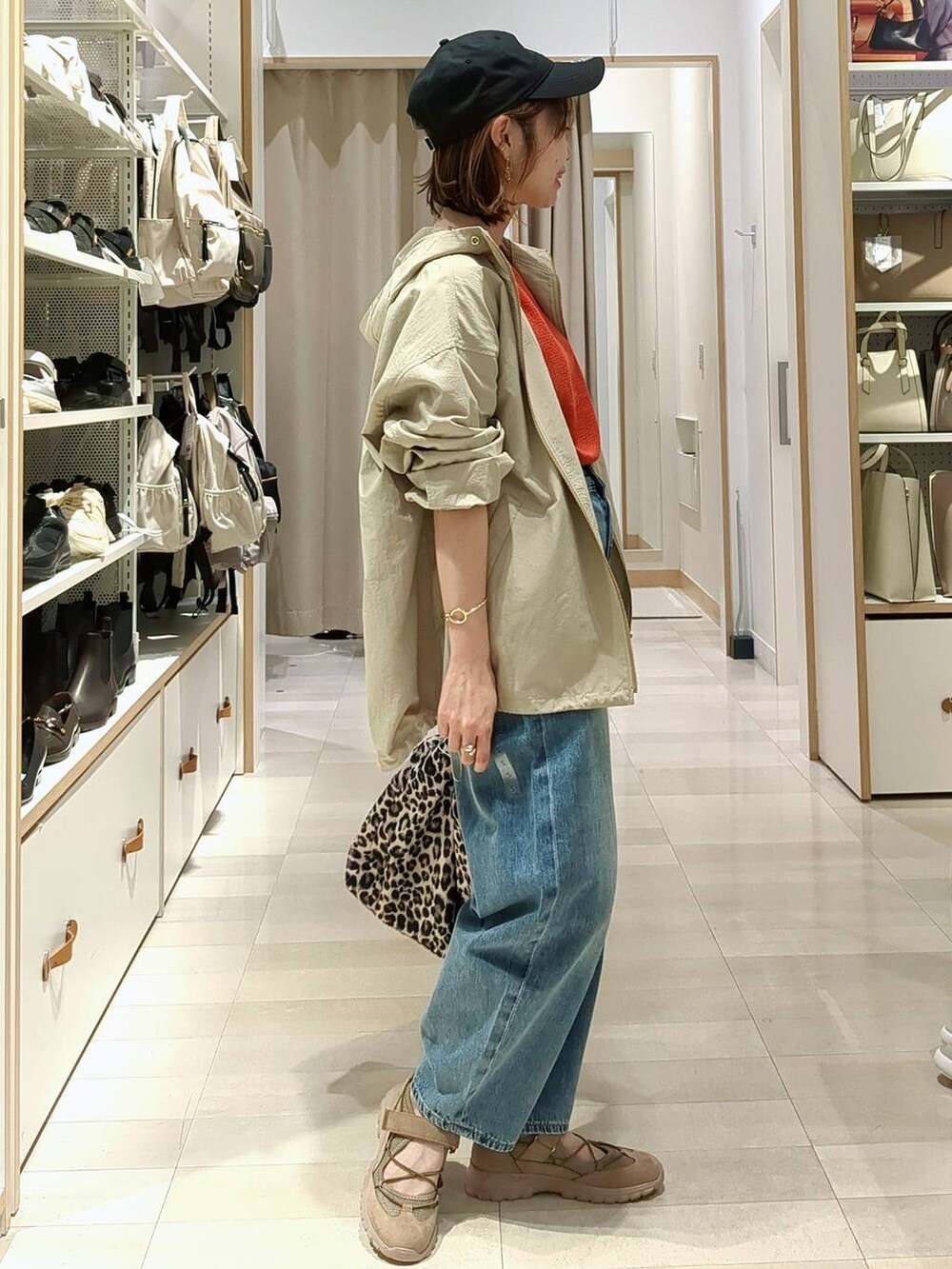 「きれいめ、GLOBAL WORK、ベーシック/シンプル、着痩せ・細見え、ママコーデ、体型カバー、カジュアル」|「GLOBAL WORKのGOODデニムカーブパンツ/143956(デニムパンツ、ブルー系)」を使った、せこ子さん(レディース・159cm)の春コーディネートの3枚目の写真