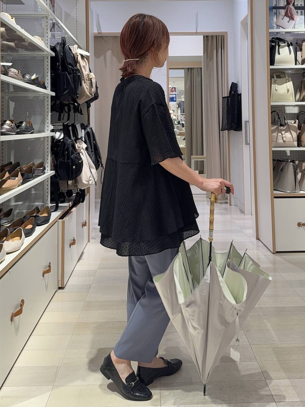 「ベーシック/シンプル、ママコーデ、体型カバー、カジュアル、GLOBAL WORK、きれいめ、着痩せ・細見え」|「GLOBAL WORKのサイズ拡大/らくっション撥水2WAYローファー/131468(ローファー、その他)」を使った、せこ子さん(レディース・159cm)の夏コーディネートの2枚目の写真