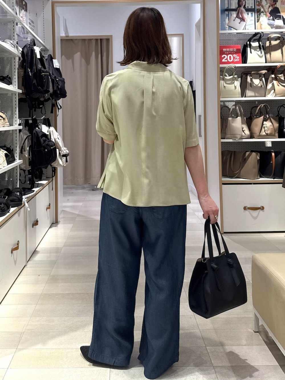 「きれいめ、ベーシック/シンプル、着痩せ・細見え、ママコーデ、体型カバー、カジュアル、GLOBAL WORK」|「GLOBAL WORKのらくっション撥水バレエ/135873(バレエシューズ、シルバー系)」を使った、せこ子さん(レディース・159cm)の春コーディネートの6枚目の写真