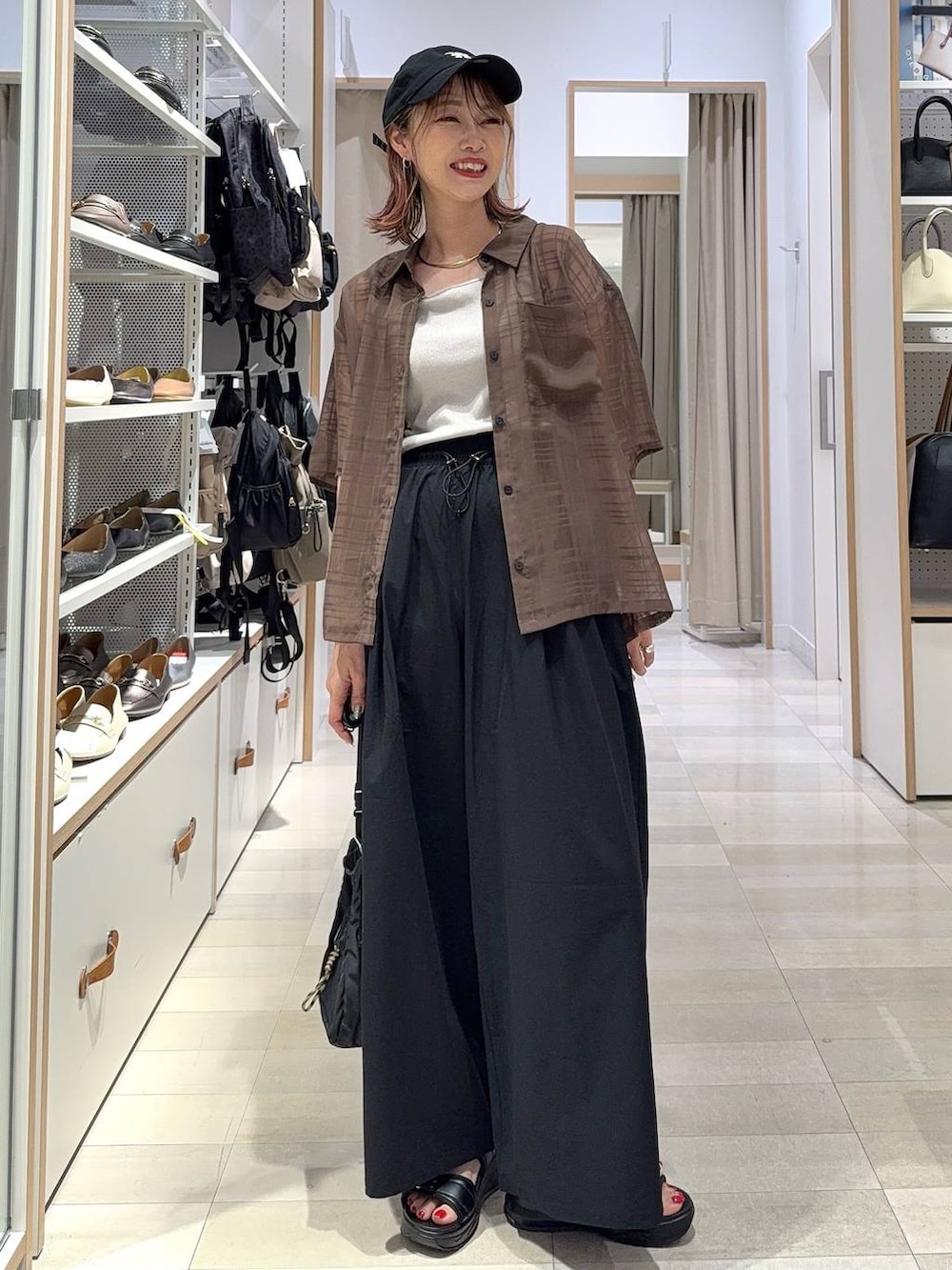 「きれいめ、ベーシック/シンプル、着痩せ・細見え、ママコーデ、体型カバー、カジュアル、GLOBAL WORK」|「GLOBAL WORKのNEW ERA/カジュアルクラシックCAP/260080(キャップ、ブラック系)」を使った、せこ子さん(レディース・159cm)の夏コーディネートの2枚目の写真