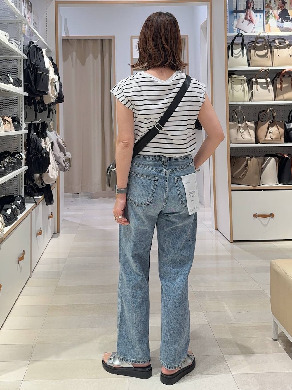 「きれいめ、ベーシック/シンプル、着痩せ・細見え、ママコーデ、体型カバー、カジュアル、GLOBAL WORK」｜「GLOBAL WORKのGOODデニムストレートパンツ/209645（デニムパンツ、ブルー系）」を使った、せこ子さん（レディース・159cm）の春コーディネートの7枚目の写真