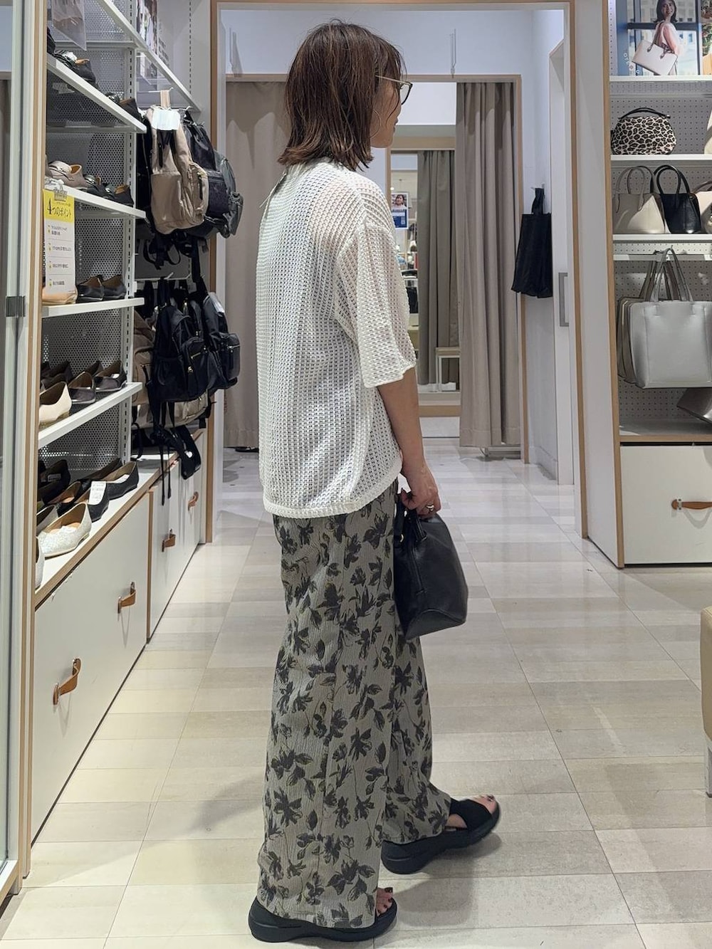 「きれいめ、ベーシック/シンプル、着痩せ・細見え、ママコーデ、体型カバー、カジュアル、GLOBAL WORK」|「GLOBAL WORKのBeauteeスクエアタンク/289845(タンクトップ、ブラウン系)」を使った、せこ子さん(レディース・159cm)の夏コーディネートの5枚目の写真