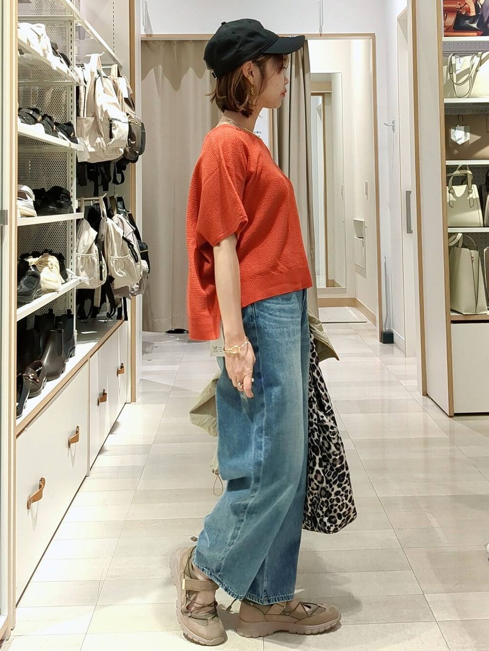 「きれいめ、GLOBAL WORK、ベーシック/シンプル、着痩せ・細見え、ママコーデ、体型カバー、カジュアル」|「GLOBAL WORKのGOODデニムカーブパンツ/143956(デニムパンツ、ブルー系)」を使った、せこ子さん(レディース・159cm)の春コーディネートの5枚目の写真
