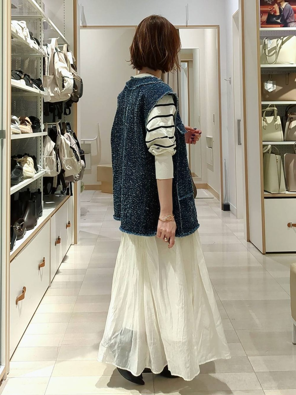 「きれいめ、ベーシック/シンプル、着痩せ・細見え、ママコーデ、体型カバー、カジュアル、GLOBAL WORK」|「LEPSIMのデニムツイードベスト 243476(ベスト、ブルー系)」を使った、せこ子さん(レディース・159cm)の春コーディネートの5枚目の写真
