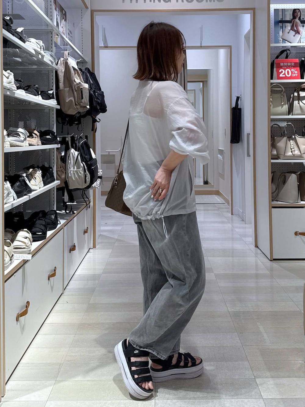 「きれいめ、ベーシック/シンプル、着痩せ・細見え、ママコーデ、体型カバー、カジュアル、GLOBAL WORK」|「LOWRYS FARMのコードマルチWAYネックレス 137241(ネックレス、その他)」を使った、せこ子さん(レディース・159cm)の春コーディネートの5枚目の写真