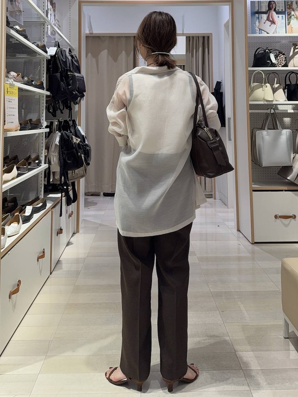 「カジュアル、GLOBAL WORK、きれいめ、ベーシック/シンプル、着痩せ・細見え、ママコーデ、体型カバー」｜「GLOBAL WORKのMATINEE LINE/リネンライクイージーストレートパンツ/495644（その他パンツ、ブラウン系）」を使った、せこ子さん（レディース・159cm）の夏コーディネートの5枚目の写真