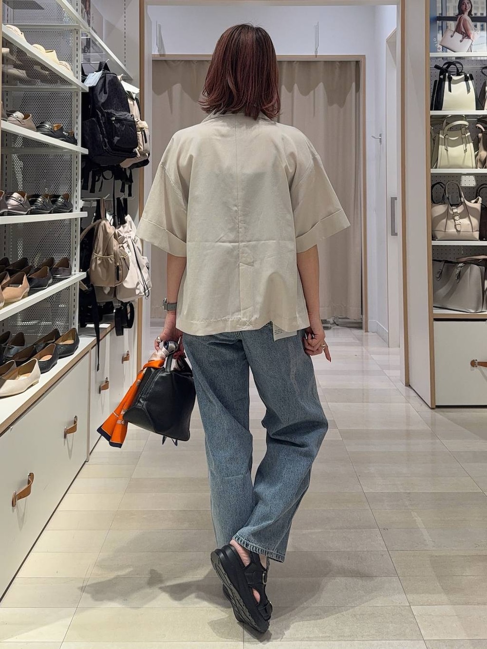 「きれいめ、ベーシック/シンプル、着痩せ・細見え、ママコーデ、体型カバー、GLOBAL WORK、カジュアル」|「GLOBAL WORKのGOODデニムバギーパンツ/118365(デニムパンツ、ブルー系)」を使った、せこ子さん(レディース・159cm)の夏コーディネートの4枚目の写真