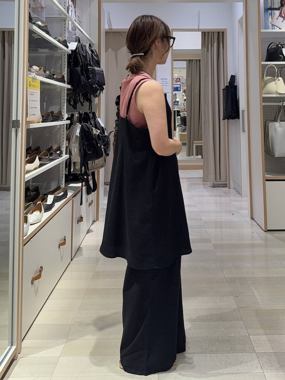 「カジュアル、GLOBAL WORK、きれいめ、ベーシック/シンプル、着痩せ・細見え、ママコーデ、体型カバー」|「GLOBAL WORKのラメシャーリング3WAYショルダー/120753(ショルダーバッグ、ブラウン系)」を使った、せこ子さん(レディース・159cm)の夏コーディネートの4枚目の写真