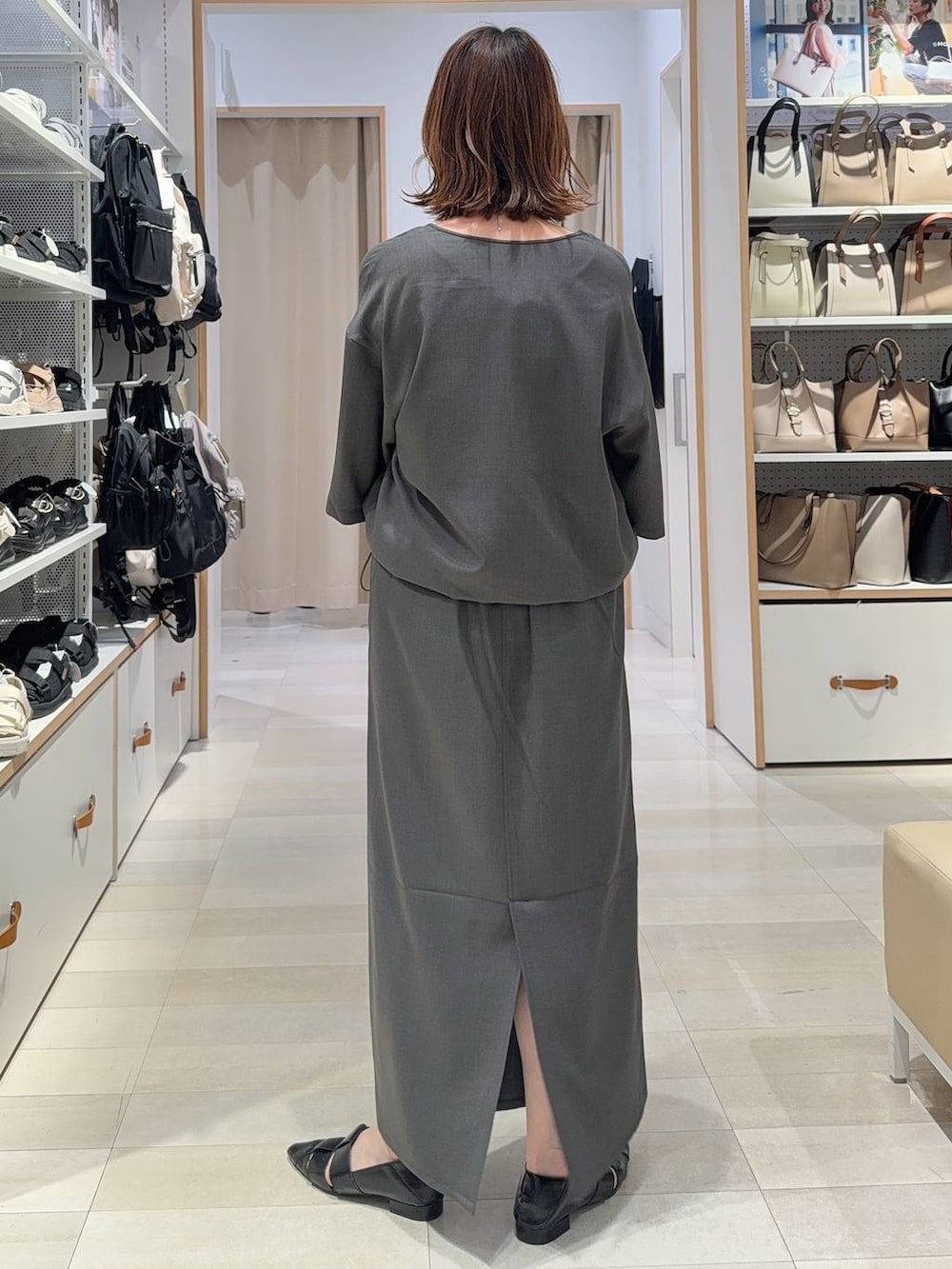 「きれいめ、ベーシック/シンプル、着痩せ・細見え、ママコーデ、体型カバー、カジュアル、GLOBAL WORK」｜「GLOBAL WORKのGOODデニムストレートパンツ/209645（デニムパンツ、ブルー系）」を使った、せこ子さん（レディース・159cm）の春コーディネートの9枚目の写真