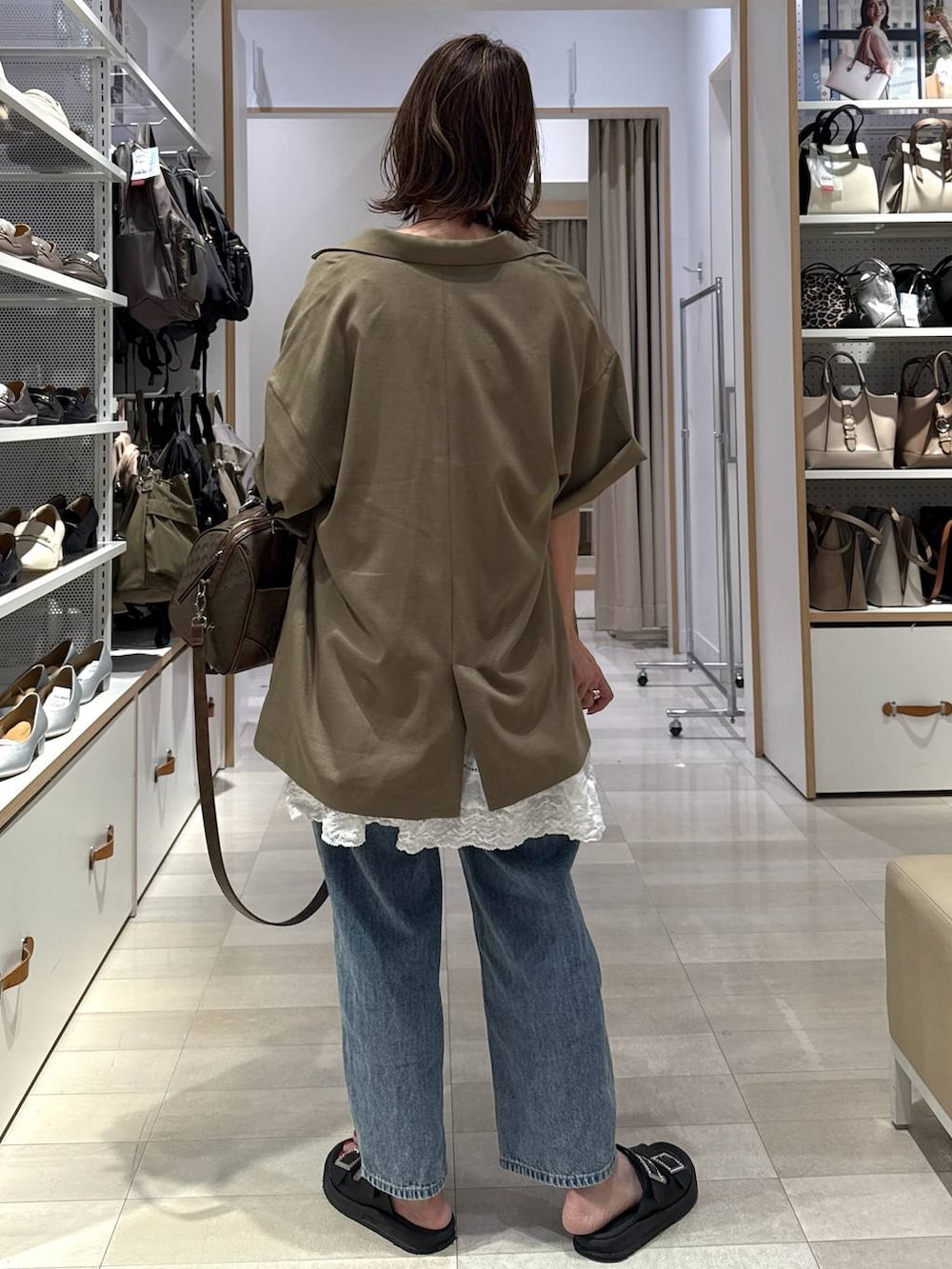 「きれいめ、ベーシック/シンプル、着痩せ・細見え、ママコーデ、体型カバー、カジュアル、GLOBAL WORK」|「GLOBAL WORKのGOODデニムバギーパンツ/118365(デニムパンツ、ブルー系)」を使った、せこ子さん(レディース・159cm)の春コーディネートの6枚目の写真