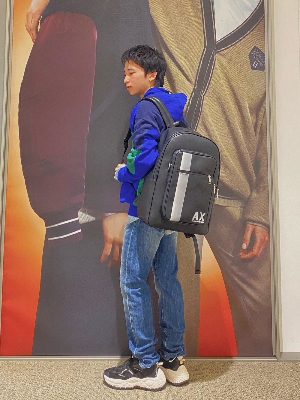 「デニム、リュック、柄シャツ、ニットパーカー、ラフスタイル、アルマーニエクスチェンジ、原宿キャットストリート、axchange、axcatstreet、AXchanger」|「ARMANI EXCHANGEの【A|X アルマーニ エクスチェンジ】カモプリント 長袖シャツ/SLIM(シャツ/ブラウス、ホワイト系)」を使った、かいちゃんさん(メンズ・160cm)の冬コーディネートの2枚目の写真