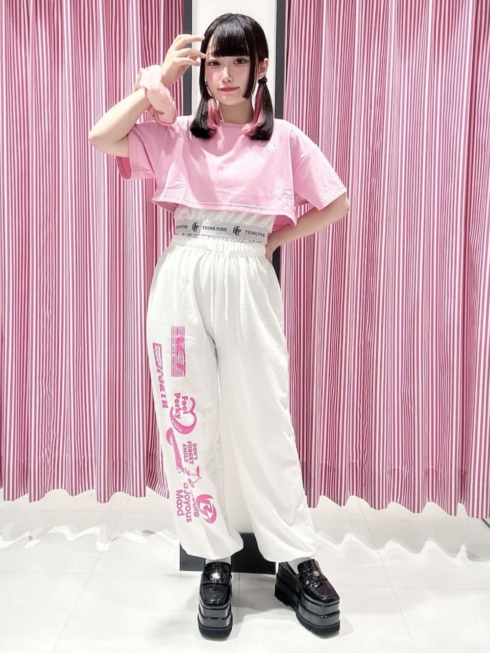 「ダンス、レッスン着、スポーティ、ピンクラテ」｜「PINK-latteの〔るーつくコラボ〕フェイクレイヤードTシャツ（Tシャツ/カットソー、ピンク系）」を使った、まいまい🐰ピンクラテ豊洲店staffさん（レディース・154cm）の秋コーディネートの2枚目の写真