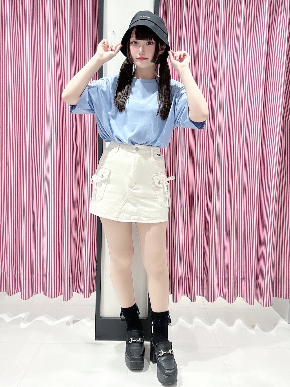 「くまさん、ビッグシルエット、夏コーデ、バレエコア、バケットハット、休日コーデ、ピンクラテ」｜「PINK-latteのバケットハット（ハット、ブラック系）」を使った、まいまい🐰ピンクラテ豊洲店staffさん（レディース・154cm）の夏コーディネートの2枚目の写真
