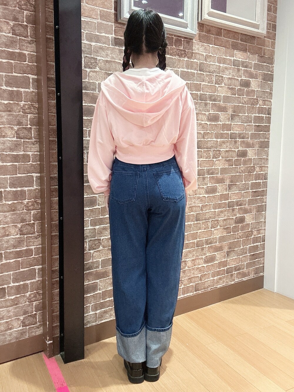 「PINK-latteのコンパクトリブTシャツ（Tシャツ/カットソー、ホワイト系）」を使った、まいまい🐰ピンクラテ豊洲店staffさん（レディース・154cm）の秋コーディネートの3枚目の写真