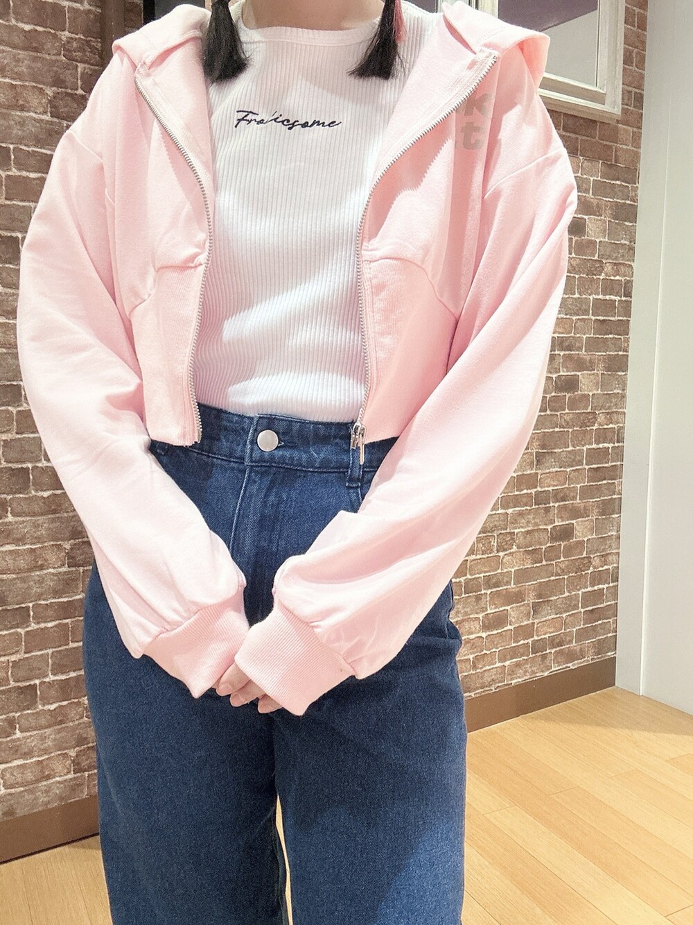 「PINK-latteのコンパクトリブTシャツ（Tシャツ/カットソー、ホワイト系）」を使った、まいまい🐰ピンクラテ豊洲店staffさん（レディース・154cm）の秋コーディネートの4枚目の写真