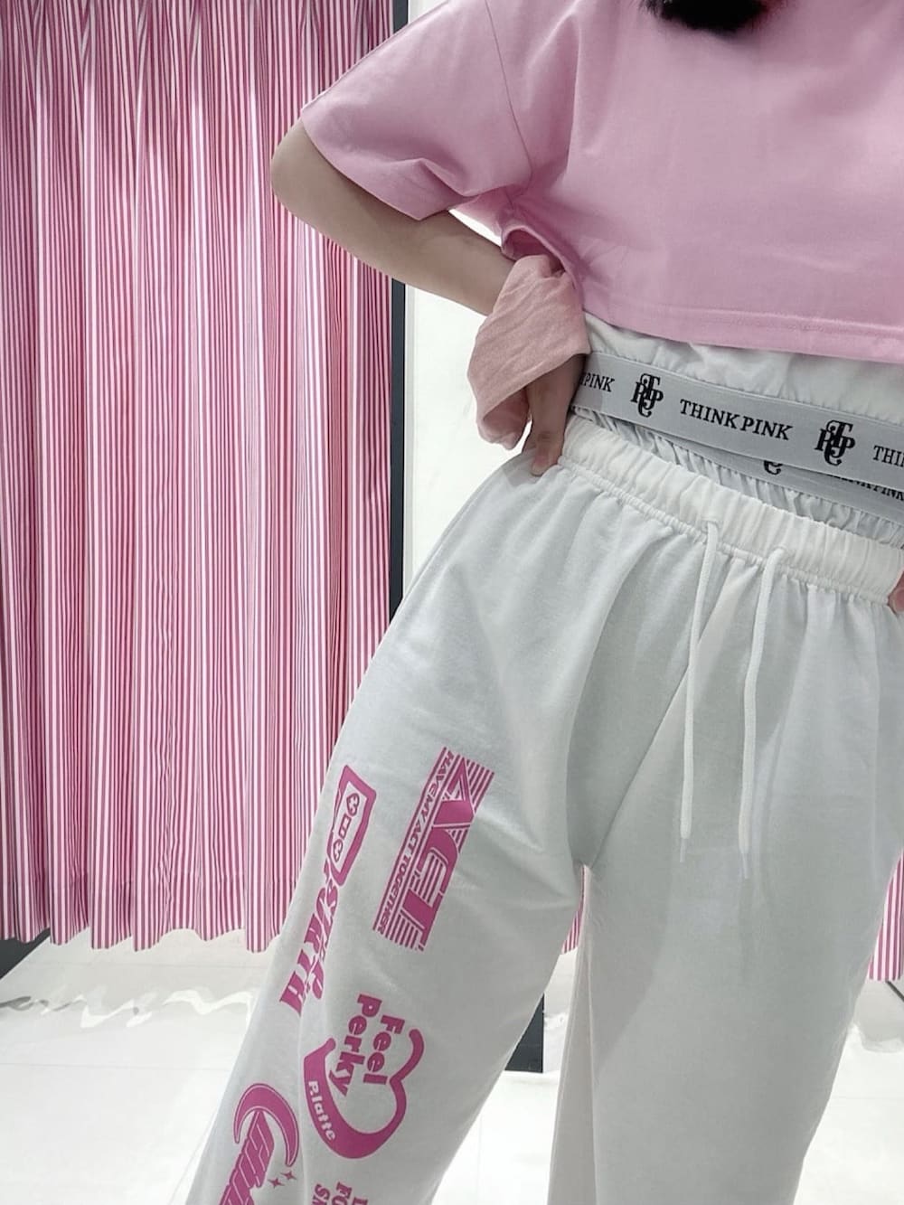 「ダンス、レッスン着、スポーティ、ピンクラテ」｜「PINK-latteの〔るーつくコラボ〕フェイクレイヤードTシャツ（Tシャツ/カットソー、ピンク系）」を使った、まいまい🐰ピンクラテ豊洲店staffさん（レディース・154cm）の秋コーディネートの5枚目の写真