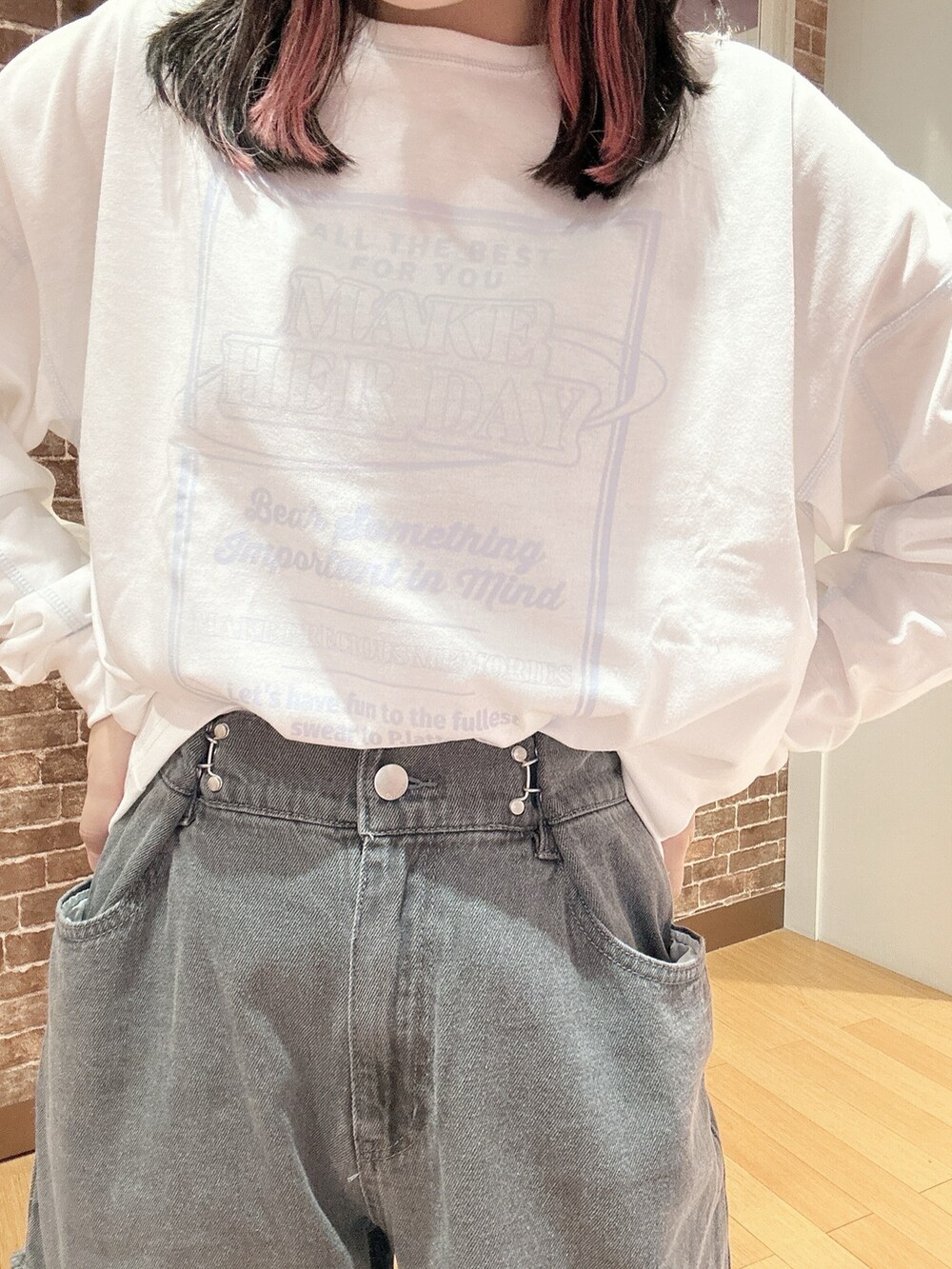 「PINK-latteの【130cmあり】ステッチロゴロンT（Tシャツ/カットソー、ホワイト系）」を使った、まいまい🐰ピンクラテ豊洲店staffさん（レディース・154cm）の秋コーディネートの5枚目の写真
