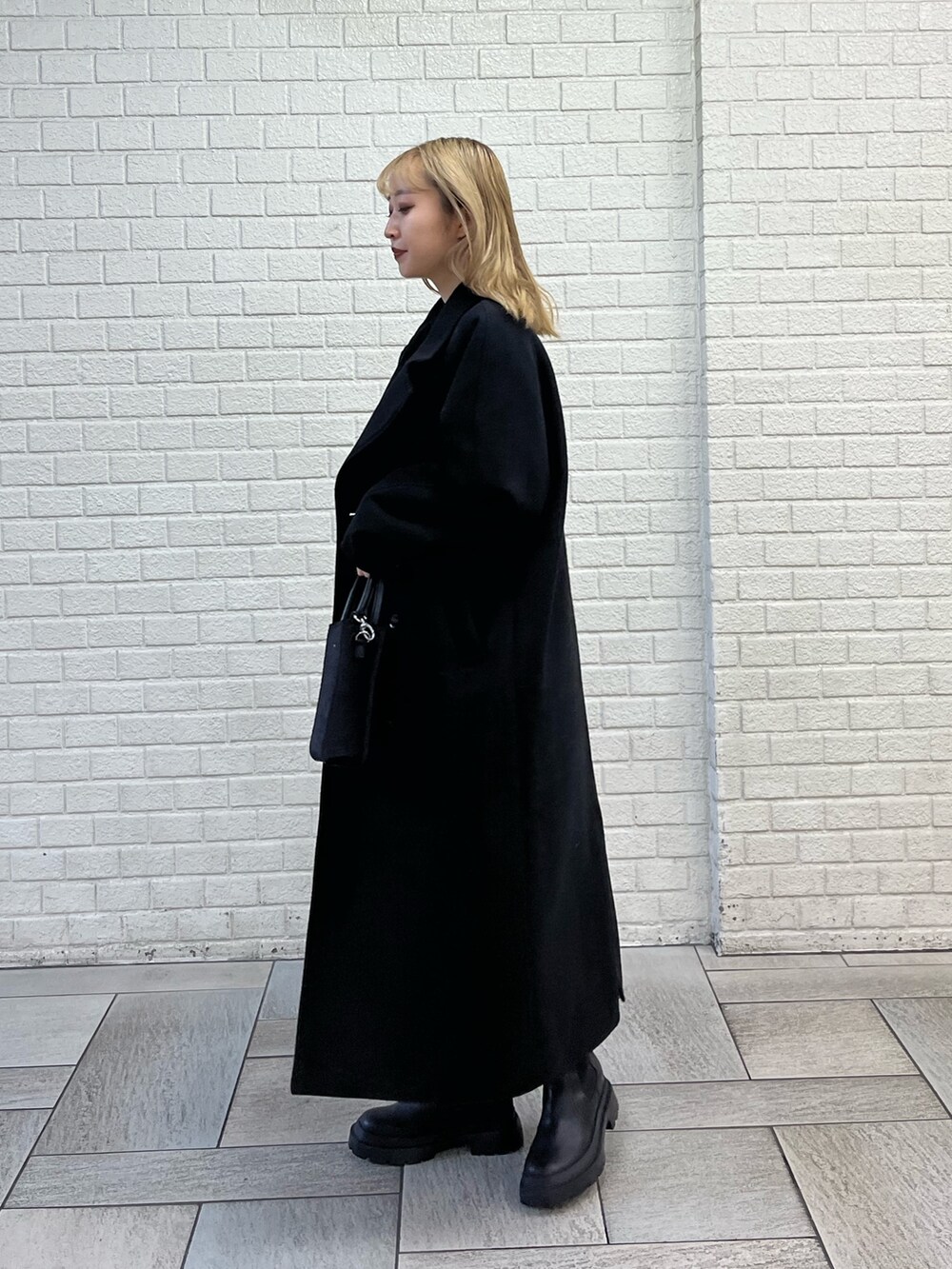 「EVRIS 、サイドゴアブーツ、柄ニット、オリジナル、ロングコート、black」｜「EVRISのフェイクウールロングコート（その他アウター、ブラック系）」を使った、熊澤姫奈さん（レディース・156cm）の冬コーディネートの3枚目の写真