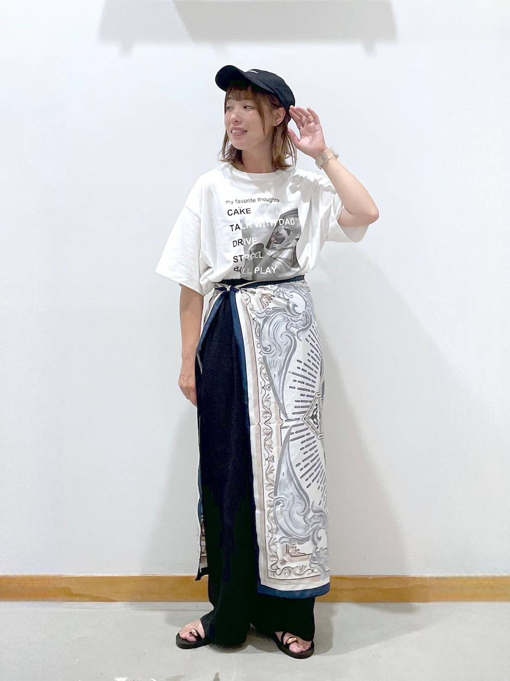 「カジュアル、体型カバー、ゆったり、Tシャツ、ヘビロッTEE_GLOBAL WORK、スカーフ、キャップ、ワイドパンツ、サンダル、セールコーデ、ママコーデ、ラフ、まちがいない服_GLOBAL WORK、楽ちんコーデ」｜「GLOBAL WORKのGOODデニムカーブパンツ/143956（デニムパンツ、ブルー系）」を使った、hihihinappiさん（レディース・161cm）の夏コーディネートの6枚目の写真