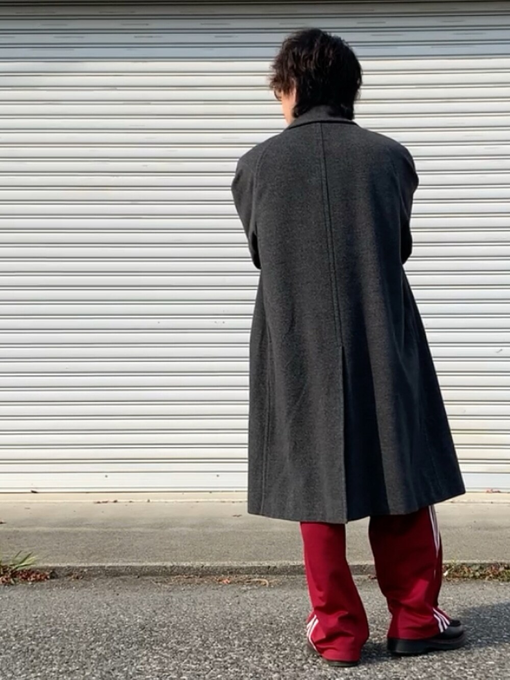 BURBERRYのチェスターコート（グレー系）を使った人気ファッション