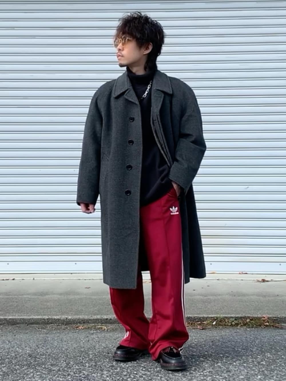 BURBERRYのチェスターコート（グレー系）を使った人気ファッション