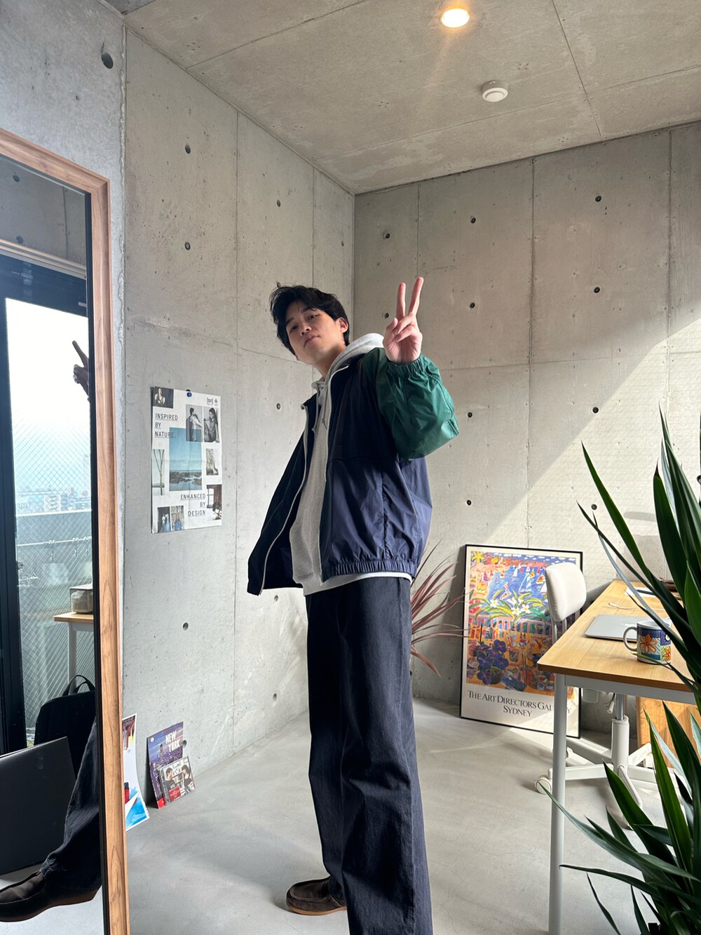 「新星WEARISTAにエントリー、メンズファッション、ユニクロコーデ」｜「H　BEAUTY&YOUTH UNITED ARROWSのアイテム（デニムパンツ、ブラック系）」を使った、akiraさん（メンズ・181cm）の冬コーディネートの2枚目の写真