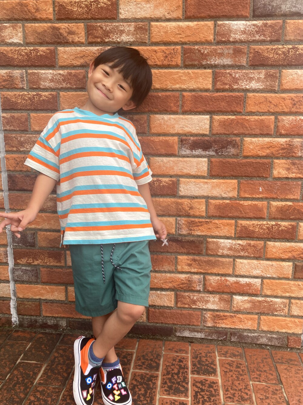 「男の子、男の子コーデ」｜「VANSのアイテム（スリッポン、ブラック系）」を使った、Shuta.さん（キッズ・110cm）の秋コーディネートの2枚目の写真
