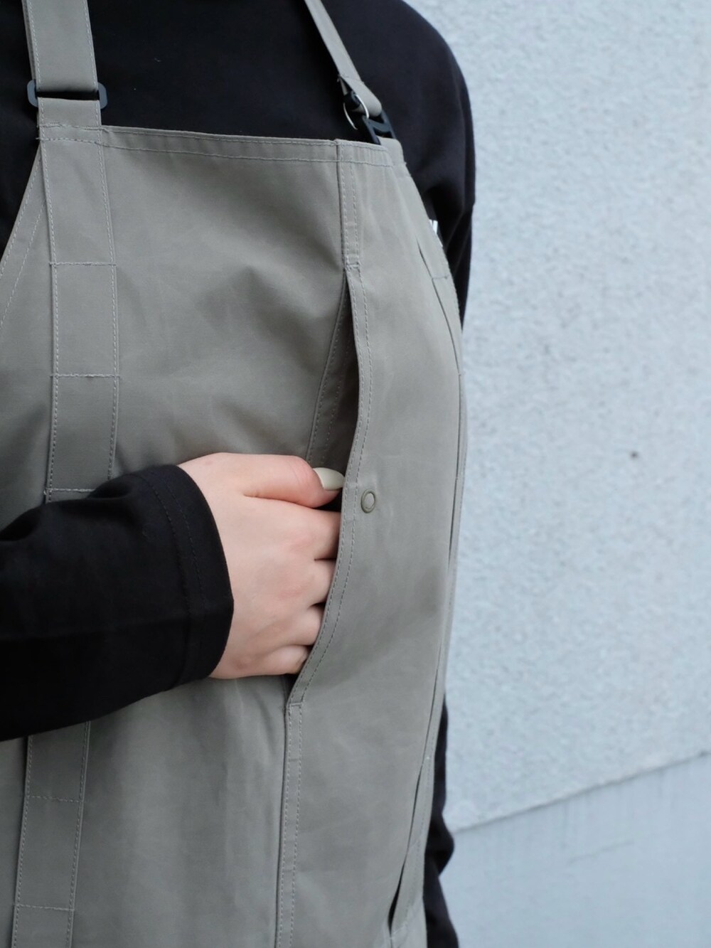 「Snow PeakのPe/Co Weather Apron（エプロン、グレー系）」を使った、Shiho Watanabeさん（レディース・164cm）の夏コーディネートの7枚目の写真