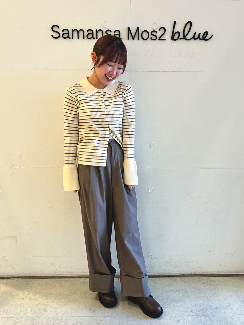 「ボーダートップス、ボーダー、カーディガン、リブニット、ブラウンパンツ、ブーツ、冬コーデ、春コーデ、エヘカソポ、ehkasopo、ehka sopo」｜「ehka sopoのボーダー襟付リブカーディガン（カーディガン/ボレロ、ホワイト系）」を使った、ひよりさん（レディース・159cm）の冬コーディネートの3枚目の写真