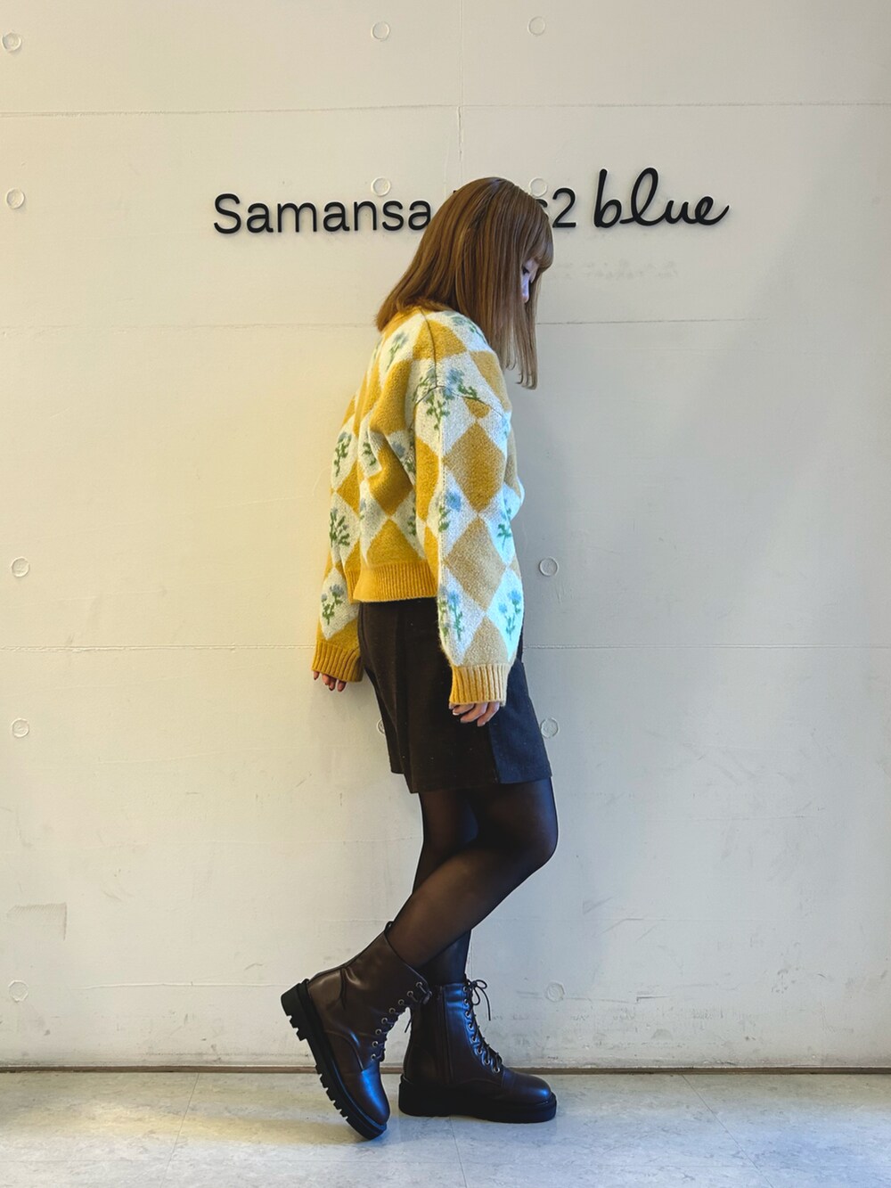 「ニット、イエローニット、イエロー、ショートパンツ、ブラウン、ブラウンブーツ、ブーツ、冬コーデ、冬服、エヘカソポ、ehkasopo」｜「ehka sopoの花ジャカードニット（ニット/セーター、イエロー系）」を使った、ひよりさん（レディース・159cm）の冬コーディネートの3枚目の写真
