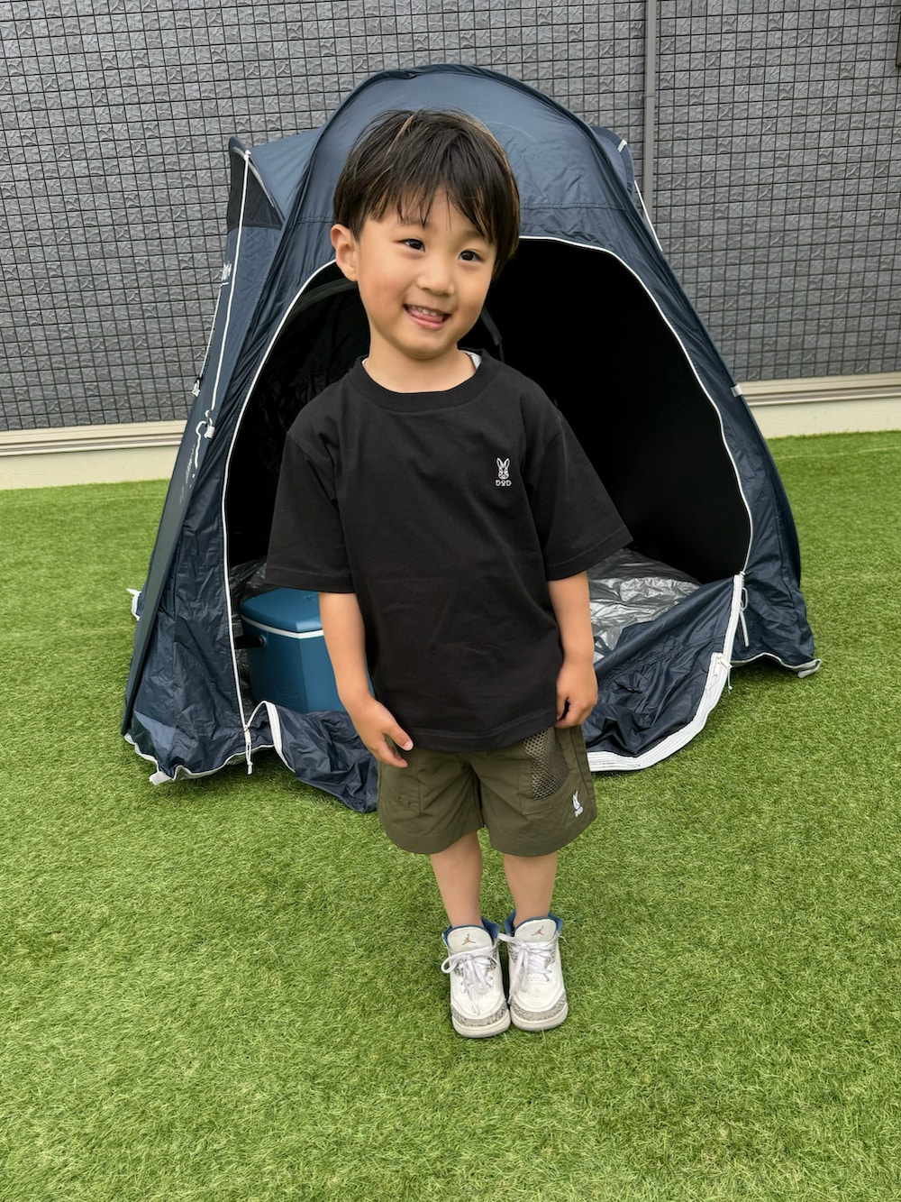「キャンプ、キャンプスタイル、キャンプコーデ、男の子コーデ、男の子ママ、キッズコーデ、キッズファッション、キッズ服、キッズモデル」｜「CIAOPANIC TYPYのアイテム（Tシャツ/カットソー、ブラック系）」を使った、ayumiさん（レディース・152cm）の春コーディネートの4枚目の写真