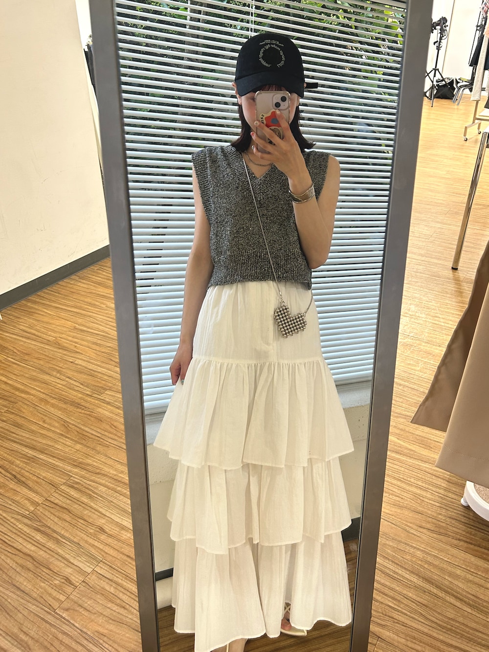 「mysticのアイテム（ベスト、グレー系）」を使った、akaneさん（レディース・154cm）の夏コーディネートの2枚目の写真
