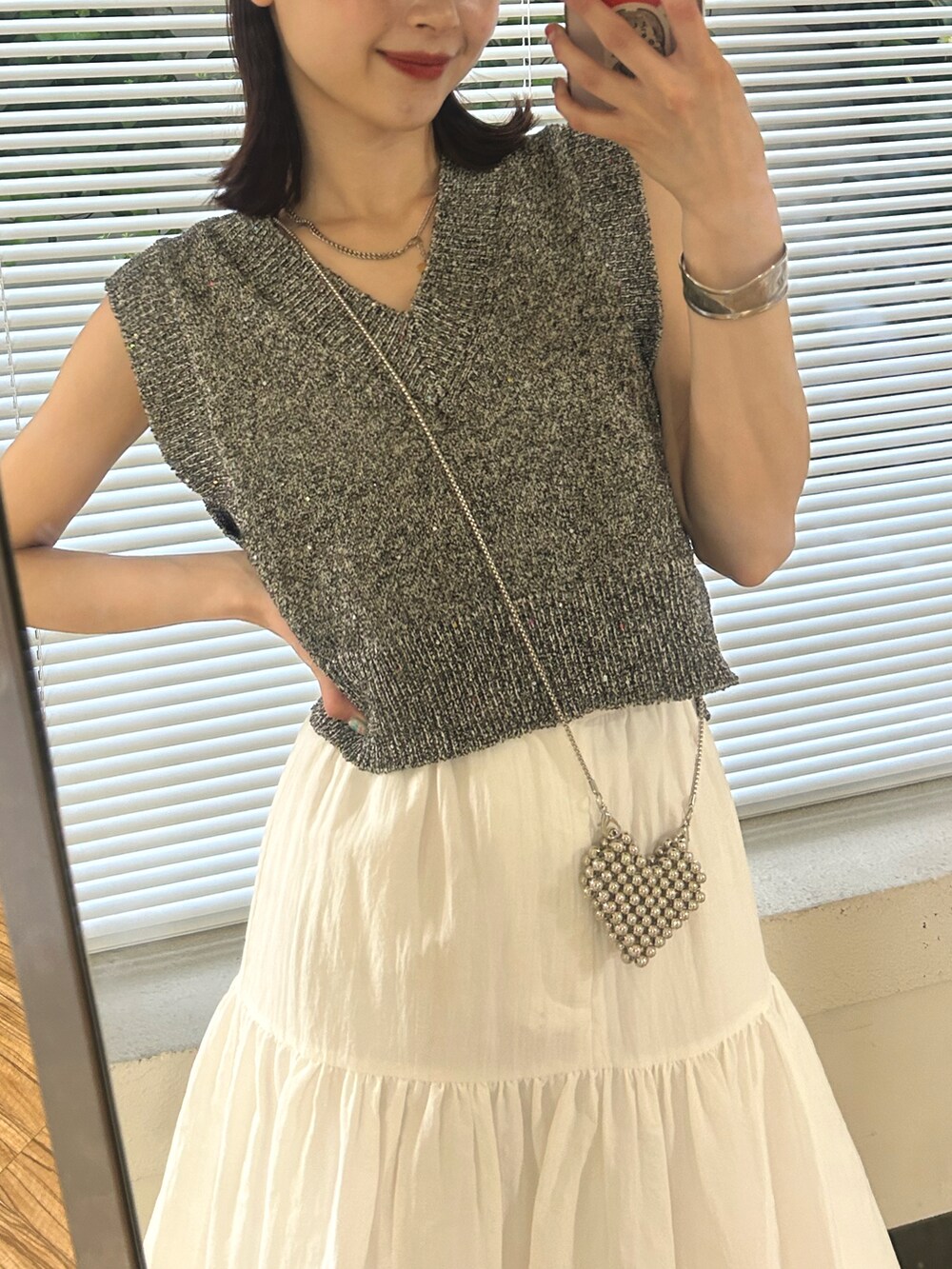 「mysticのアイテム（ベスト、グレー系）」を使った、akaneさん（レディース・154cm）の夏コーディネートの3枚目の写真