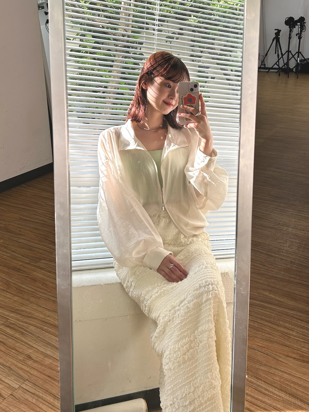 「mysticのアイテム（ブルゾン、ホワイト系）」を使った、akaneさん（レディース・154cm）の夏コーディネートの4枚目の写真