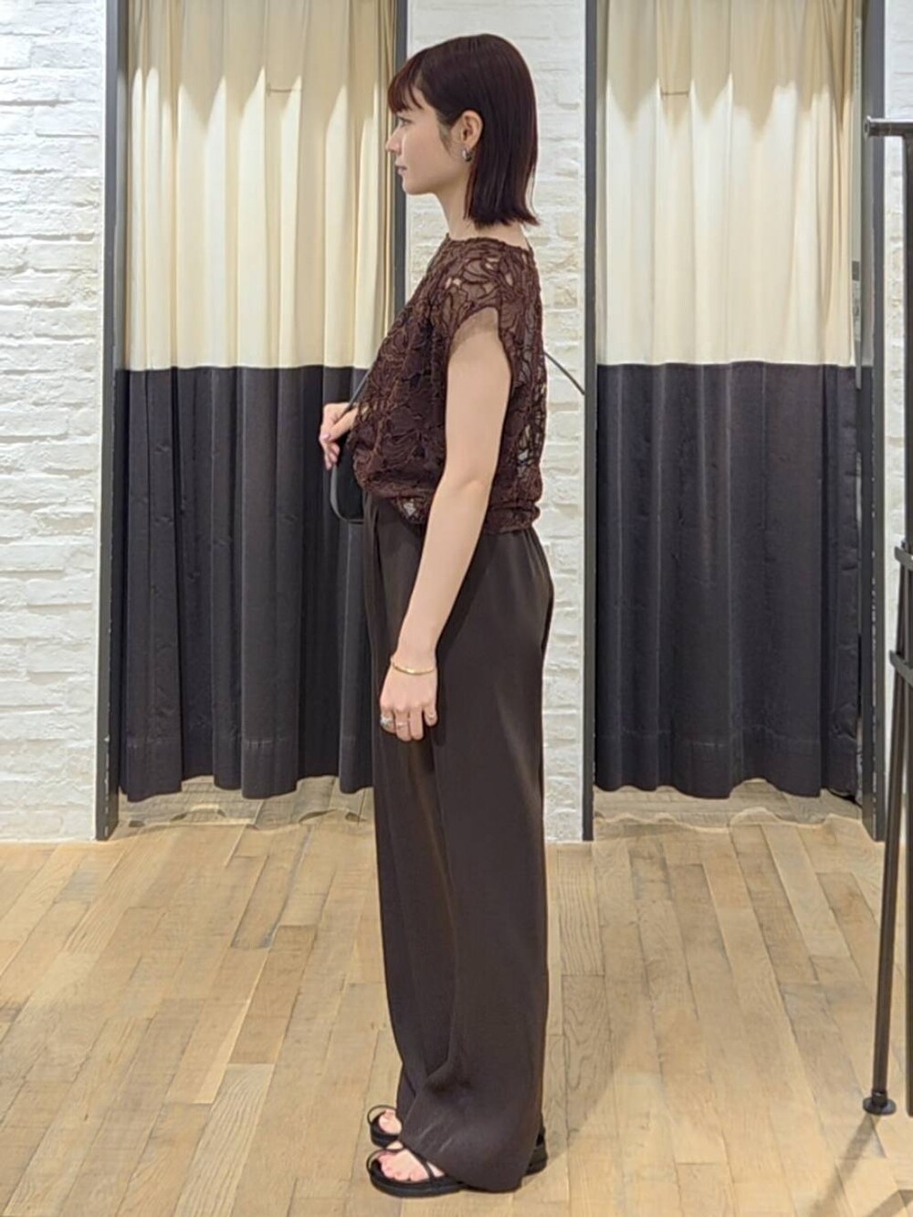 「カジュアル、体型カバー、ベーシック/シンプル、楽ちんコーデ、夏コーデ、SNAP_apart by lowrys、低身長、着痩せ、ゆったり、骨格ストレート、apart by lowrys、シンプルコーデ」｜「A part byのウェーブバーネックレス（ネックレス、ゴールド系）」を使った、ノノカさん（レディース・156cm）の夏コーディネートの4枚目の写真