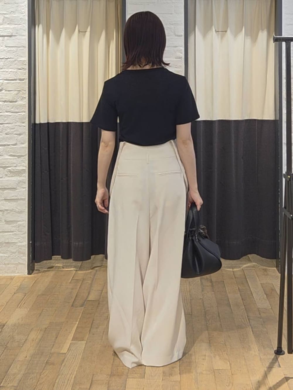 「カジュアル、体型カバー、ベーシック/シンプル、楽ちんコーデ、夏コーデ、SNAP_apart by lowrys、骨格ストレート、低身長、着痩せ、ゆったり、apart by lowrys、シンプルコーデ、お仕事コーデ_apart by lowrys」｜「A part byの≪追加2≫SUS/ビーズネックレス（ネックレス、シルバー系）」を使った、ノノカさん（レディース・156cm）の夏コーディネートの3枚目の写真