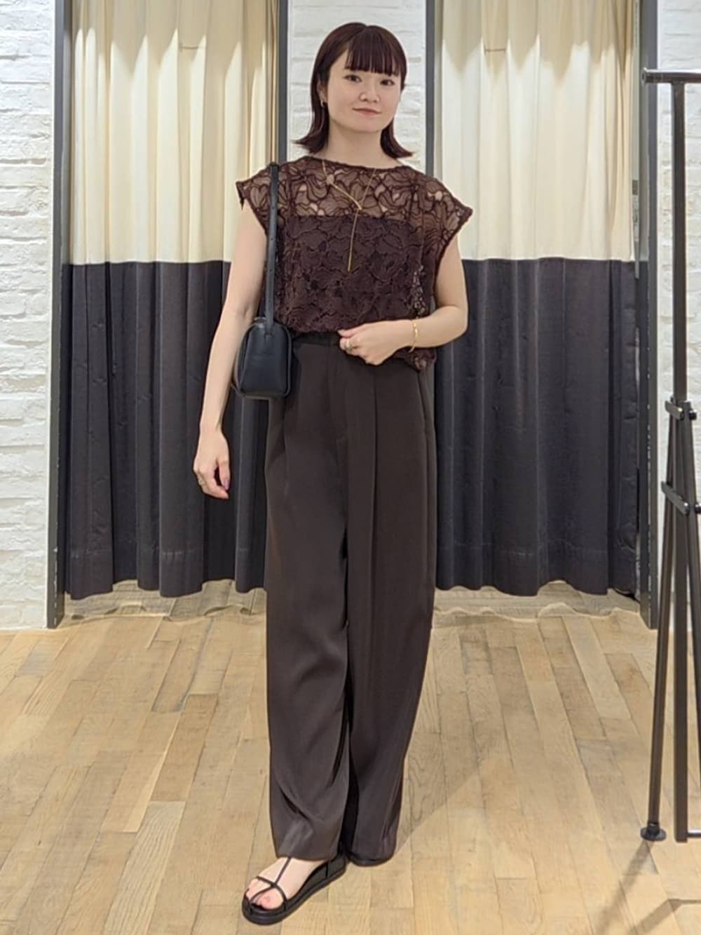 「カジュアル、体型カバー、ベーシック/シンプル、楽ちんコーデ、夏コーデ、SNAP_apart by lowrys、低身長、着痩せ、ゆったり、骨格ストレート、apart by lowrys、シンプルコーデ」｜「A part byのウェーブバーネックレス（ネックレス、ゴールド系）」を使った、ノノカさん（レディース・156cm）の夏コーディネートの8枚目の写真