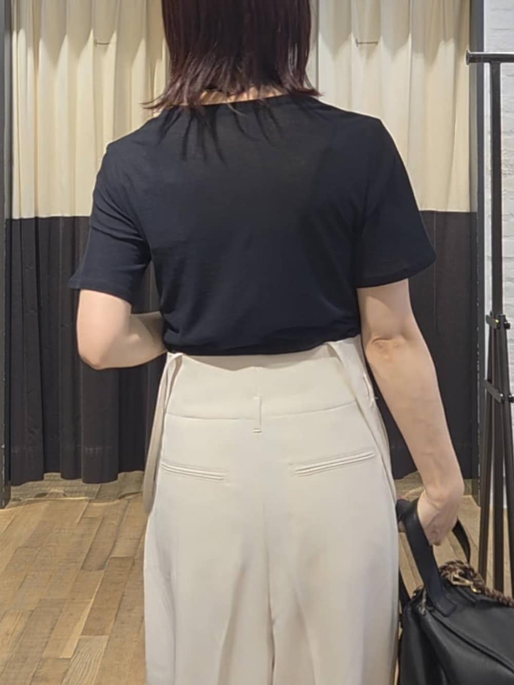 「カジュアル、体型カバー、ベーシック/シンプル、楽ちんコーデ、夏コーデ、SNAP_apart by lowrys、骨格ストレート、低身長、着痩せ、ゆったり、apart by lowrys、シンプルコーデ、お仕事コーデ_apart by lowrys」｜「A part byの≪追加2≫SUS/ビーズネックレス（ネックレス、シルバー系）」を使った、ノノカさん（レディース・156cm）の夏コーディネートの5枚目の写真