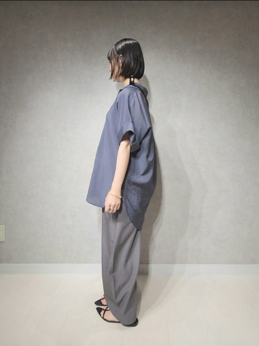 「apartbylowrys、アパートバイローリーズ、オトナカジュアル、接触冷感」｜「A part byのキンチャクミニショルダーバッグ（ショルダーバッグ、ブラック系）」を使った、ノノカさん（レディース・156cm）の夏コーディネートの2枚目の写真