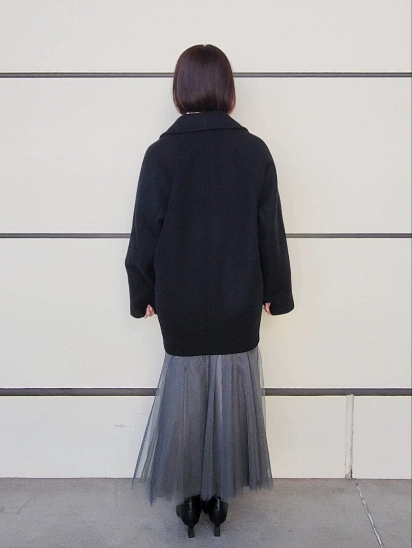 「アパートバイローリーズ、大人カジュアル、骨格ストレート、ボブ、ミニボブ、デート/ロマンティック、セットアップ、バックシャン、ニットワンピース、クラッチバッグ、キラキラバッグ、シルバーバッグ」｜「A part byの【前後2WAY】カシコンバックシャン2Pワンピース（ワンピース、ブラック系）」を使った、ノノカさん（レディース・156cm）の秋コーディネートの2枚目の写真