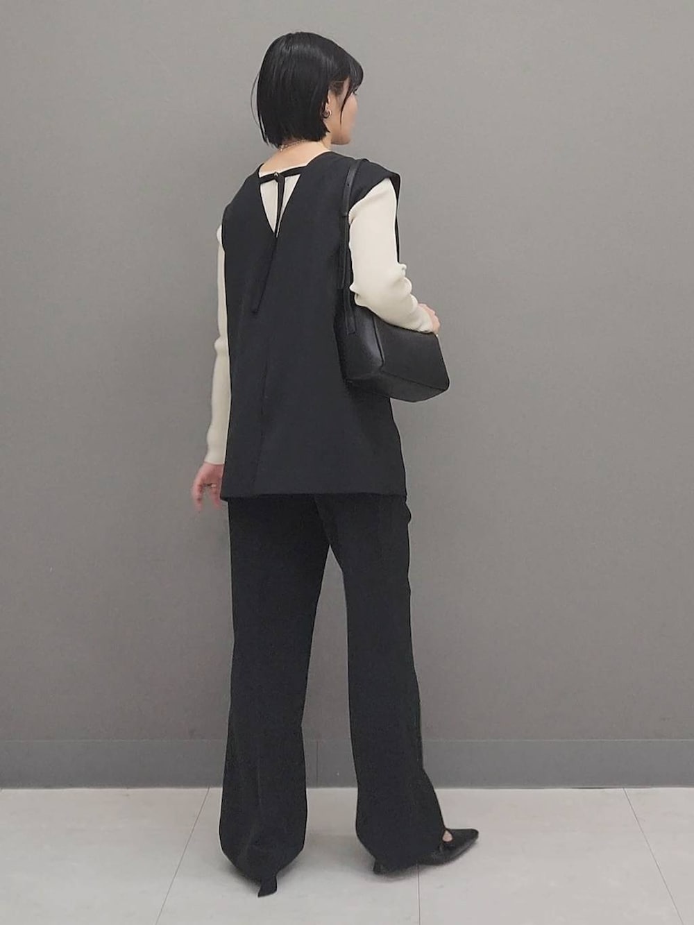 「カジュアル、体型カバー、ベーシック/シンプル、楽ちんコーデ、冬コーデ、SNAP_apart by lowrys、骨格ストレート、低身長、着痩せ、ゆったり、apart by lowrys、シンプルコーデ、お仕事コーデ_apart by lowrys、セットアップ、オケージョン」｜「LOWRYS FARMのステンレスフープチョーカー 127295（チョーカー、シルバー系）」を使った、ノノカさん（レディース・156cm）の冬コーディネートの3枚目の写真