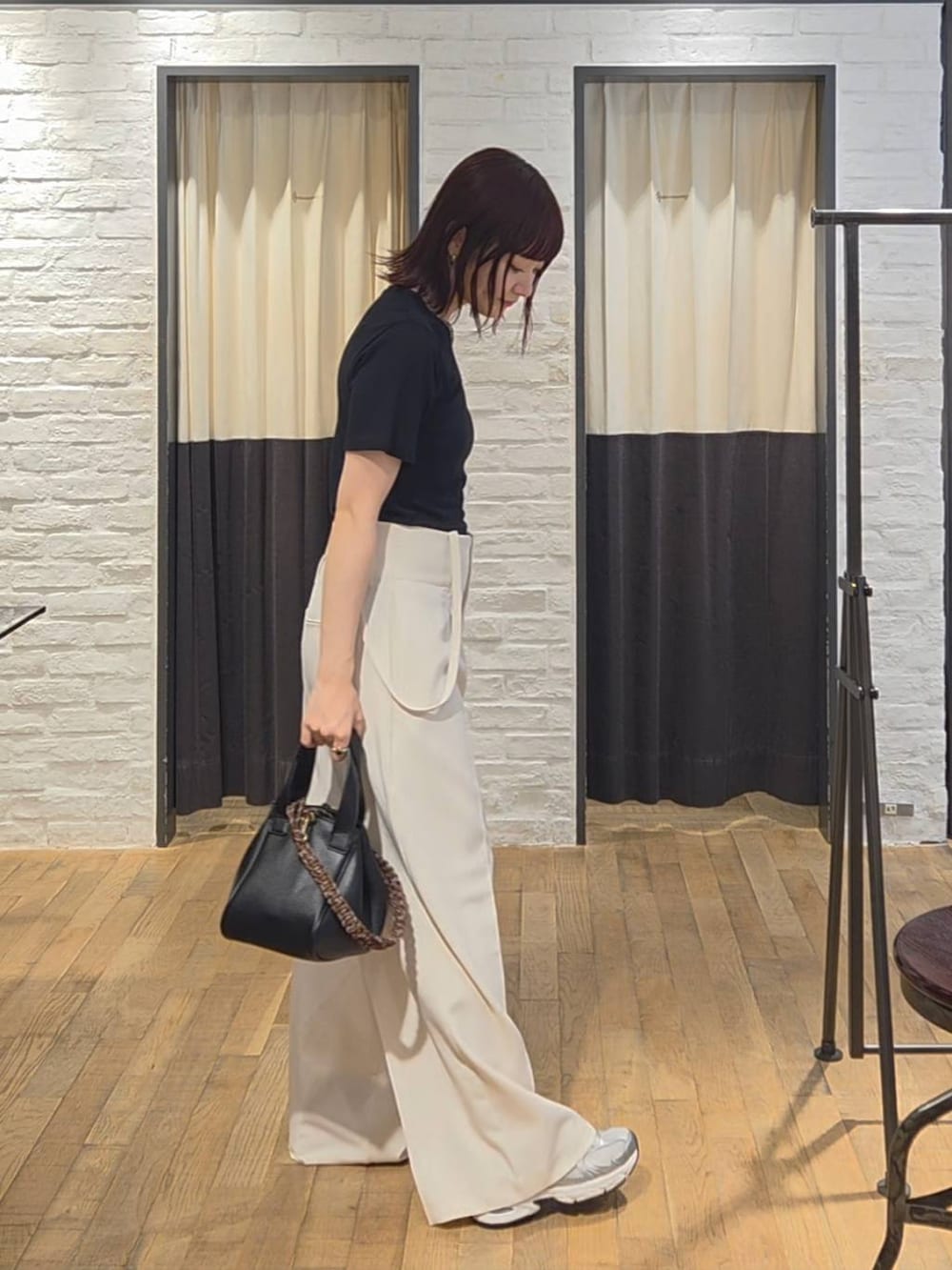 「カジュアル、体型カバー、ベーシック/シンプル、楽ちんコーデ、夏コーデ、SNAP_apart by lowrys、骨格ストレート、低身長、着痩せ、ゆったり、apart by lowrys、シンプルコーデ、お仕事コーデ_apart by lowrys」｜「A part byの≪追加2≫SUS/ビーズネックレス（ネックレス、シルバー系）」を使った、ノノカさん（レディース・156cm）の夏コーディネートの2枚目の写真