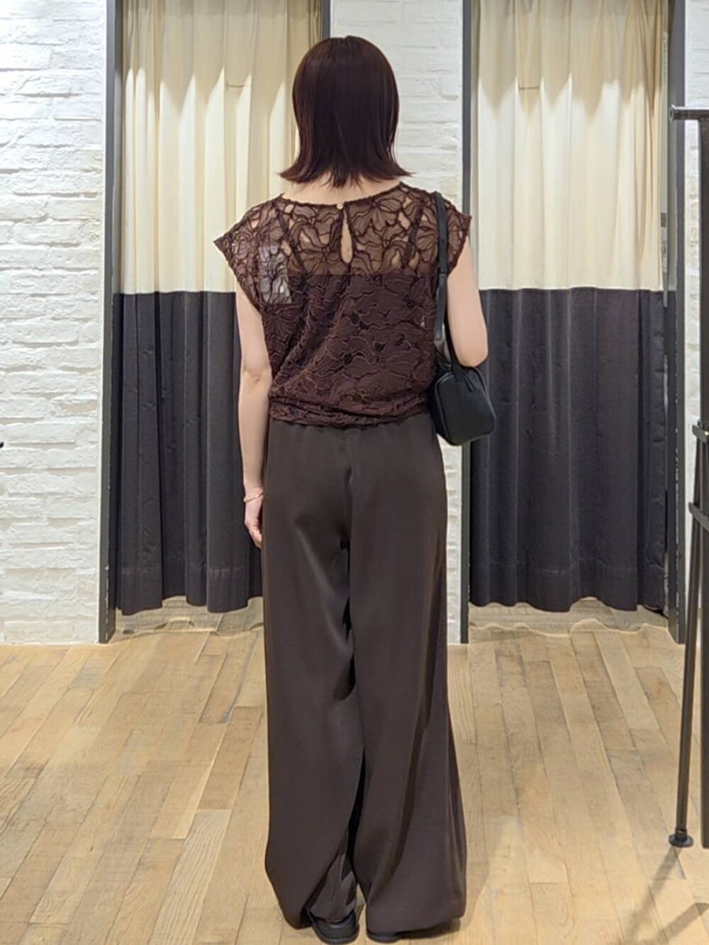 「カジュアル、体型カバー、ベーシック/シンプル、楽ちんコーデ、夏コーデ、SNAP_apart by lowrys、低身長、着痩せ、ゆったり、骨格ストレート、apart by lowrys、シンプルコーデ」｜「A part byのウェーブバーネックレス（ネックレス、ゴールド系）」を使った、ノノカさん（レディース・156cm）の夏コーディネートの3枚目の写真