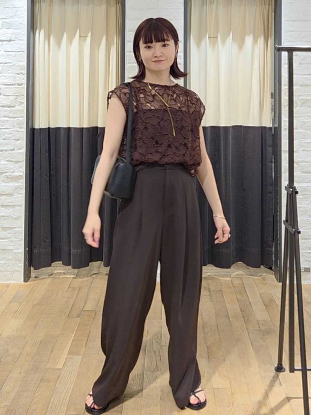 「カジュアル、体型カバー、ベーシック/シンプル、楽ちんコーデ、夏コーデ、SNAP_apart by lowrys、低身長、着痩せ、ゆったり、骨格ストレート、apart by lowrys、シンプルコーデ」｜「A part byのウェーブバーネックレス（ネックレス、ゴールド系）」を使った、ノノカさん（レディース・156cm）の夏コーディネートの9枚目の写真