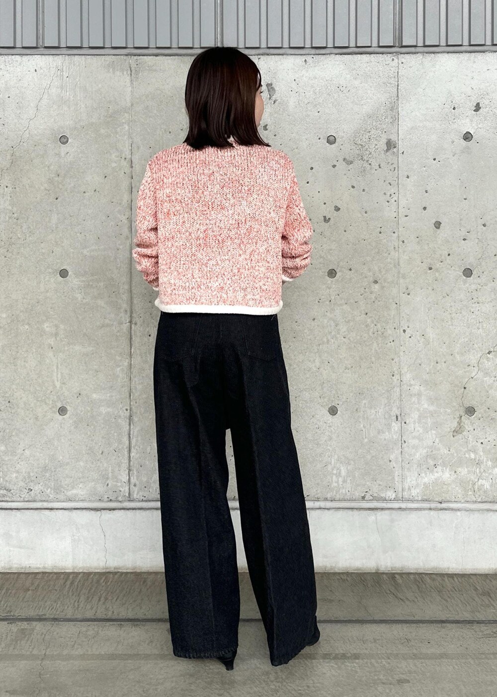 「OUTLET施策、初春コーデ、春コーデ、セレモニーコーデ、授業参観日コーデ、デートコーデ、お出かけコーデ、旅行コーデ、推し活コーデ、女子会コーデ、モード、大人カジュアル、パンツスタイル、体型カバー、カジュアルコーデ」｜「E'PORの【E'POR】C BAG Mini（ハンドバッグ、ブラック系）」を使った、かおちゃんさん（レディース・156cm）の春コーディネートの3枚目の写真
