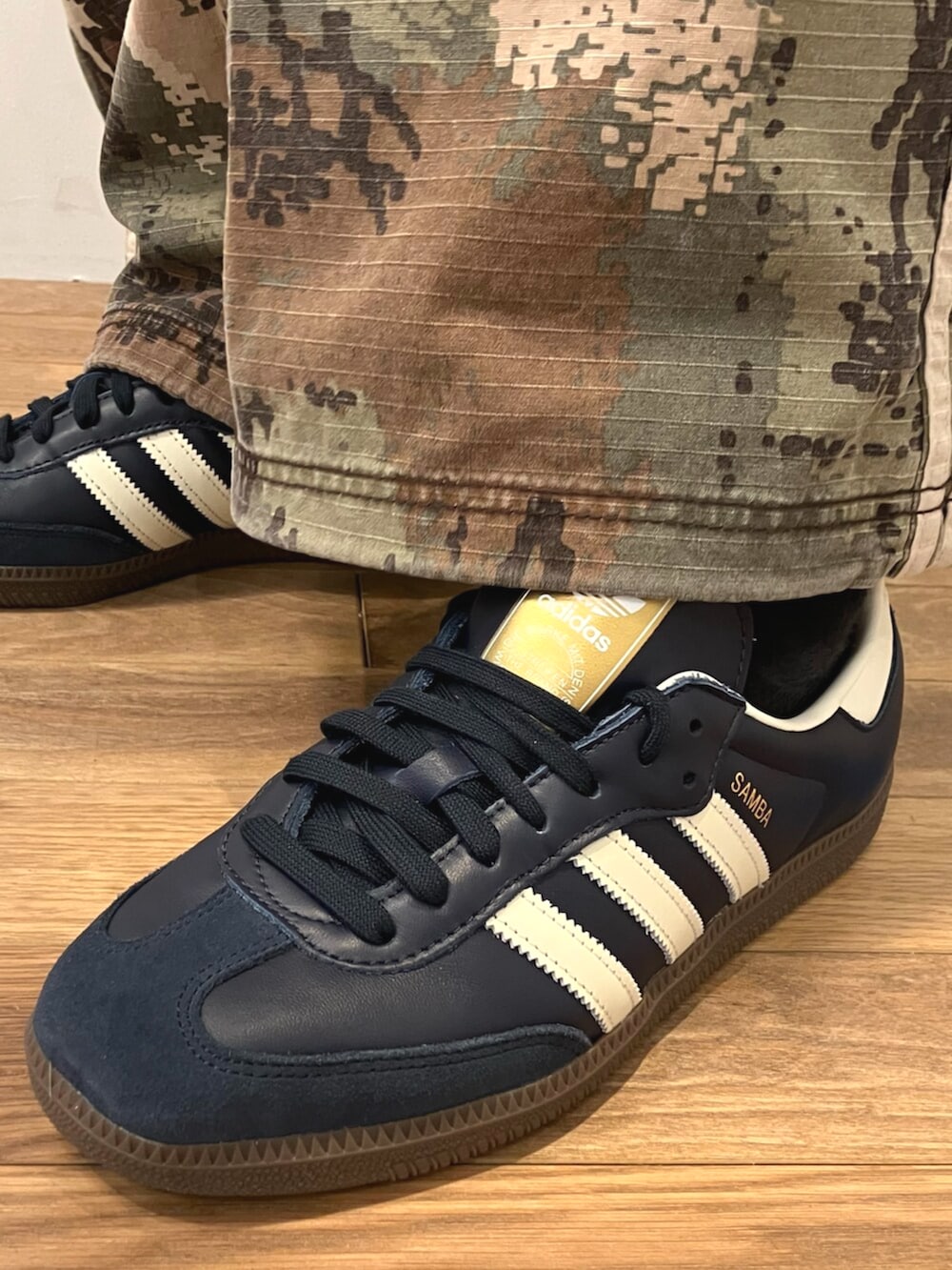「スニーカー、adidas、カーゴパンツ、アディダス、adidas originals、ユニフォーム、アディダスオリジナルス、レアル・マドリード」｜「adidasのジップオフ・カーゴ・パンツ ZIPOFF CARGO / アディダスオリジナルス adidas Originals（その他パンツ、グリーン系）」を使った、KSさん（メンズ・172cm）の夏コーディネートの2枚目の写真